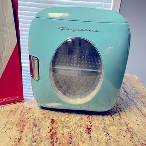 Frigidaire mini fridge,